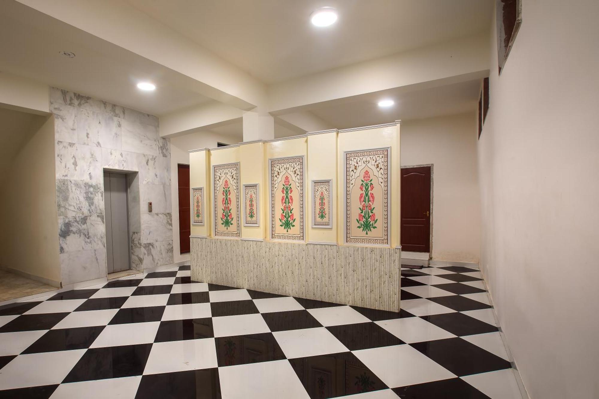 ホテル バクティ ダム Vrindāvan エクステリア 写真